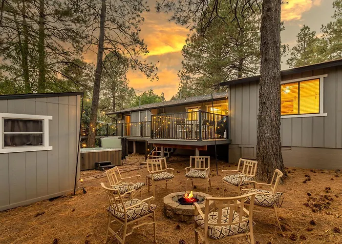 Outdoor Oasis, Hottub, Fenced, Firepit & Pinetrees * Mountainaire