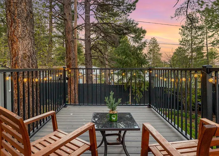 Holiday home Outdoor Oasis, Hottub, Fenced, Firepit & Pinetrees Mountainaire