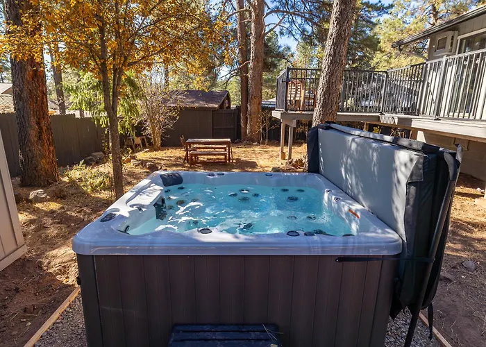 Outdoor Oasis, Hottub, Fenced, Firepit & Pinetrees * Mountainaire