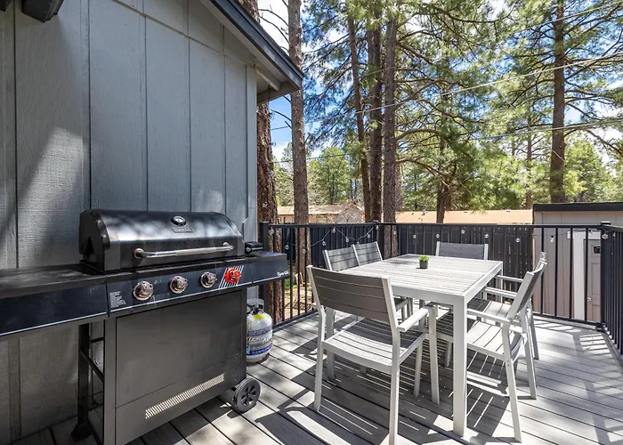 Holiday home Outdoor Oasis, Hottub, Fenced, Firepit & Pinetrees Mountainaire