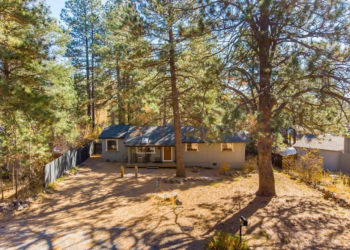 Outdoor Oasis, Hottub, Fenced, Firepit & Pinetrees * Mountainaire