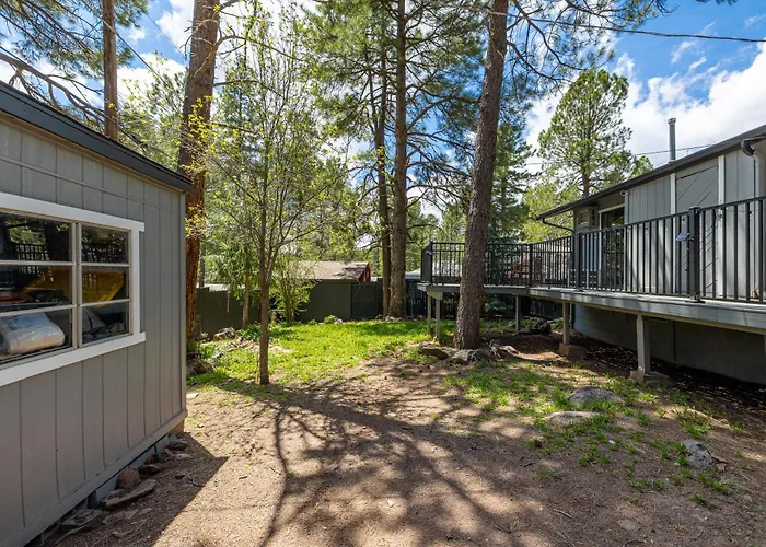 Outdoor Oasis, Hottub, Fenced, Firepit & Pinetrees * Mountainaire