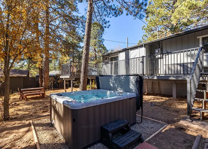 Outdoor Oasis, Hottub, Fenced, Firepit & Pinetrees * Mountainaire