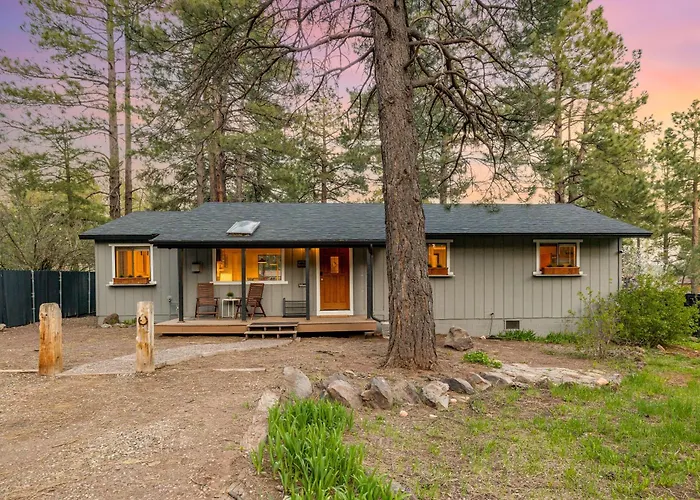 Outdoor Oasis, Hottub, Fenced, Firepit & Pinetrees * Mountainaire